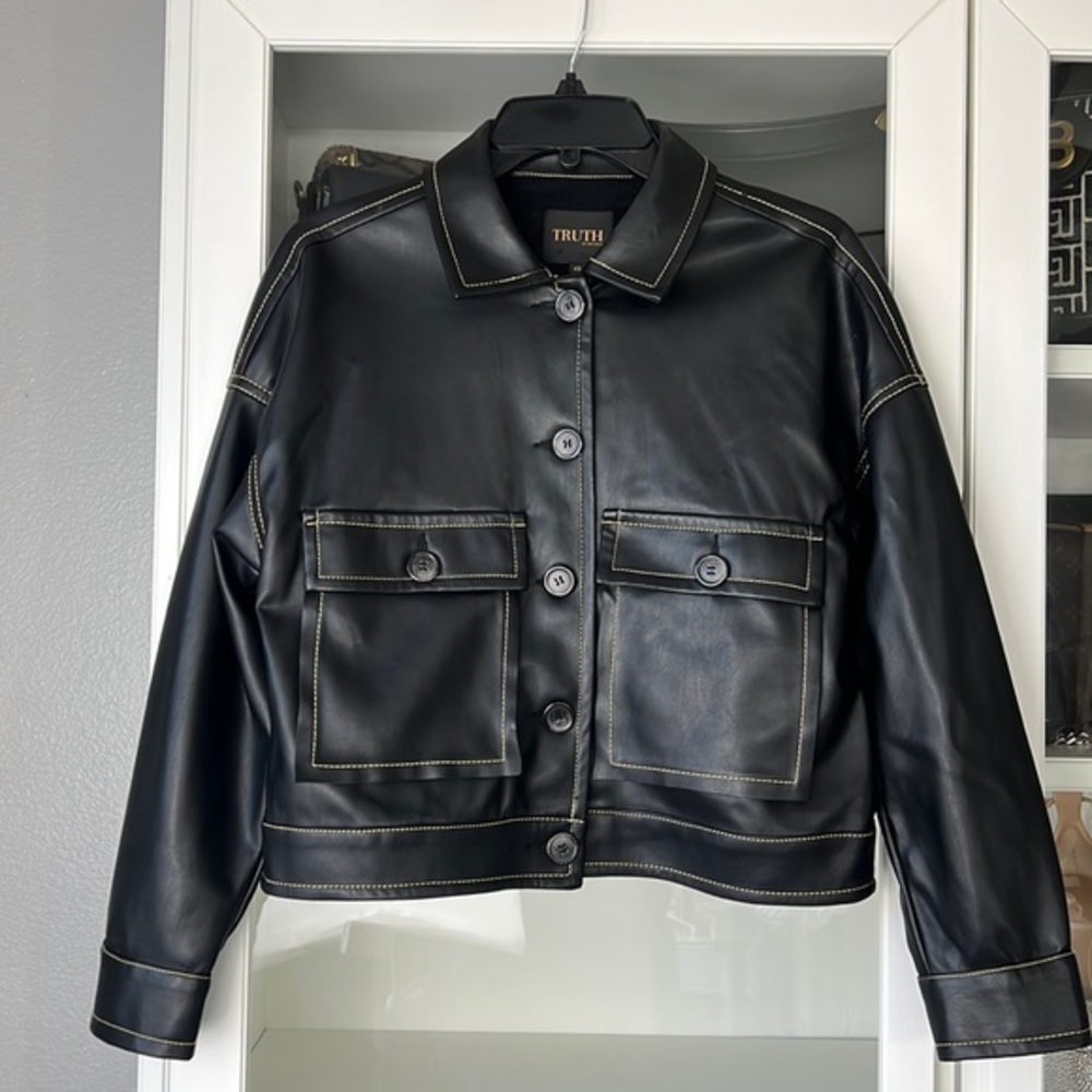 TRUTH FAUX LEATHER CROP‎ BLACK JACKET